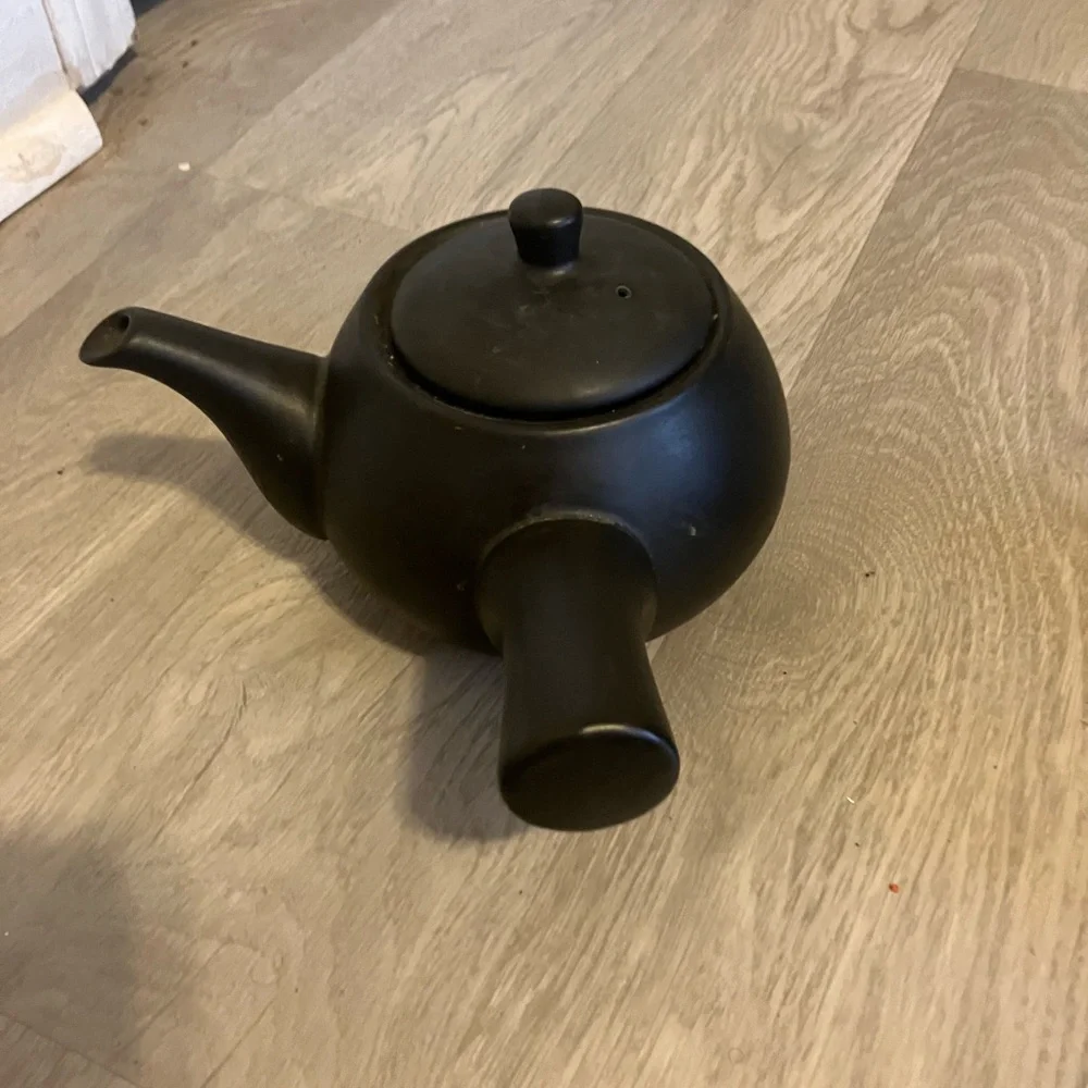 Tokoname-ware ceramic Japanese side-handled teapot, known as‎ a kyusu